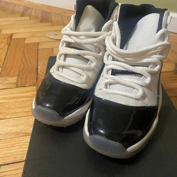 Jordan 11 Retro
Concord (2018) (GS - Picture 3 of 6